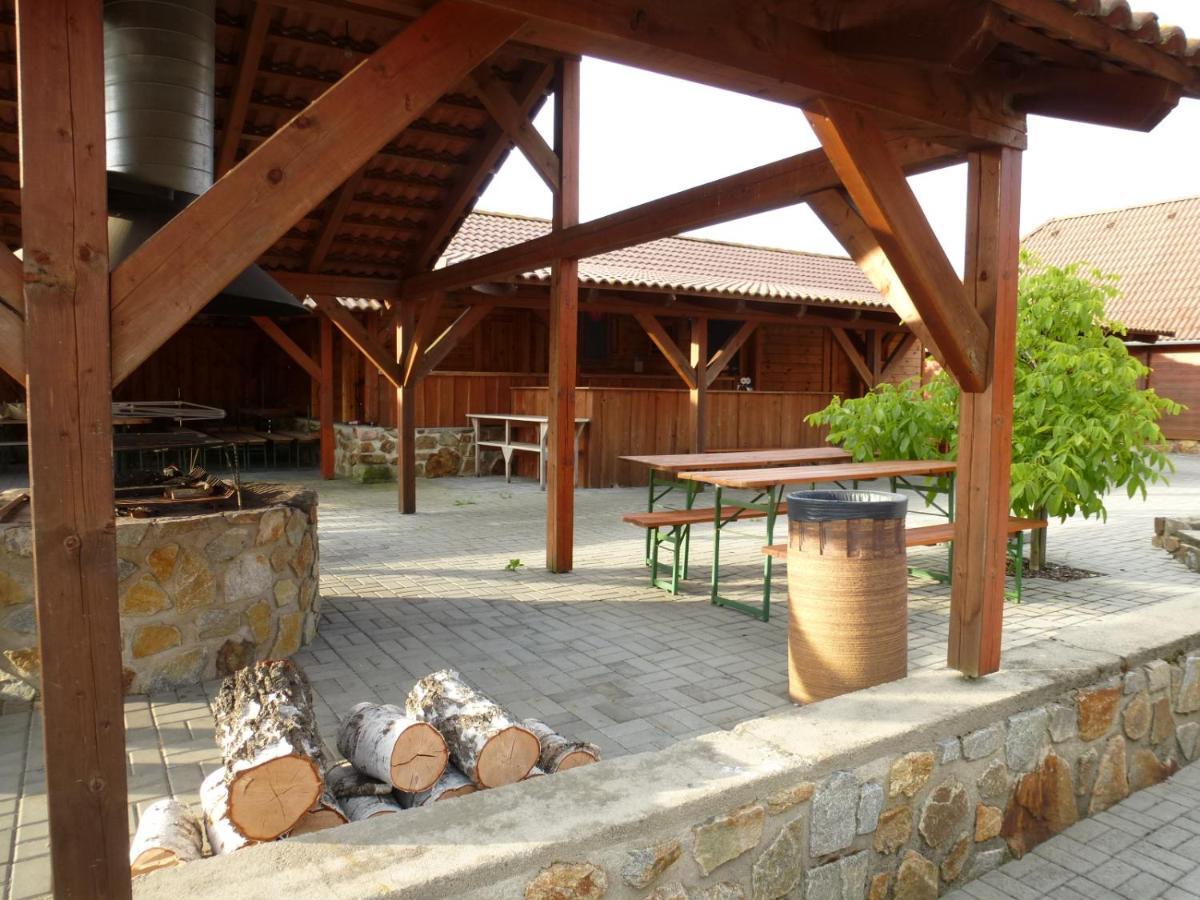 Restaurace Vraz Ξενοδοχείο Trhové Sviny Εξωτερικό φωτογραφία